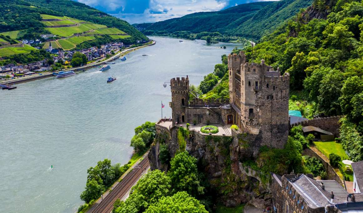Uitzicht over Trechtingshausen aan de Rijn nabij de Nürburgring