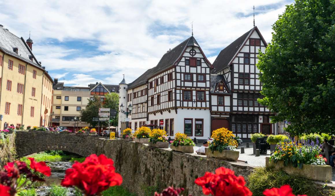 Historische vakwerkhuizen in de Eifelregio bij de Nürburgring