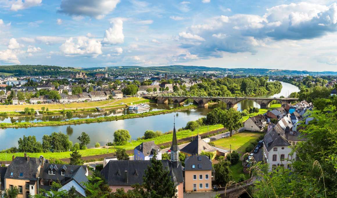 Panorama van Trier en de Moezelregio nabij de Nürburgring