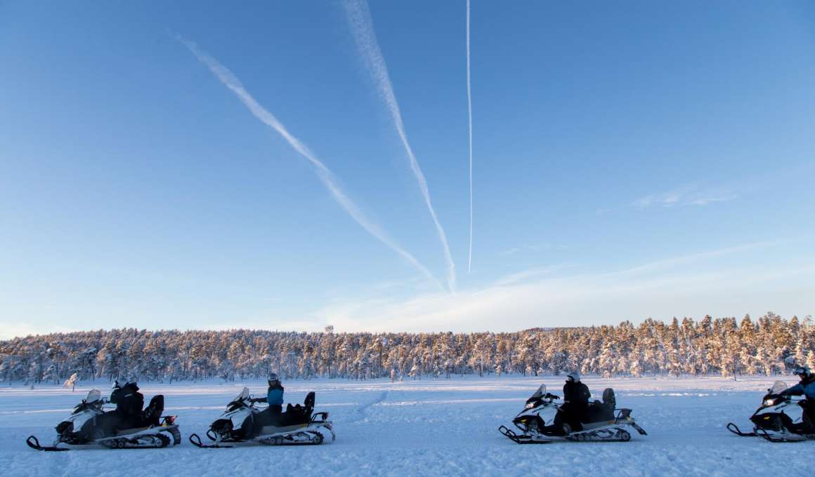 Een wintervakantie voor de motorrijder: alle informatie die je nodig hebt 6 Groepsreis per sneeuwscooter door Lapland in Finland