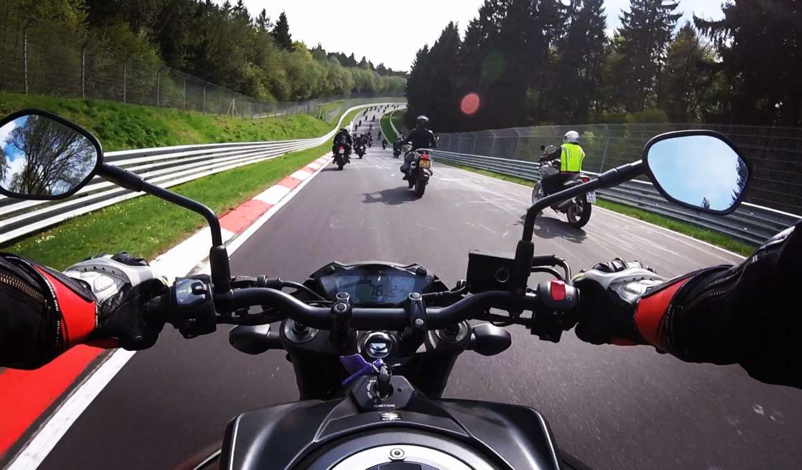 Motorgroep rijdt over de Nürburgring Nordschleife