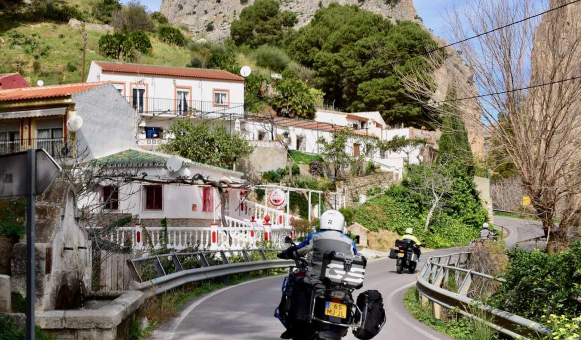 9 essentiële tips voor een geslaagde motorvakantie 10 binnendoorwegen tijdens een vakantie op de motor in Andalusië