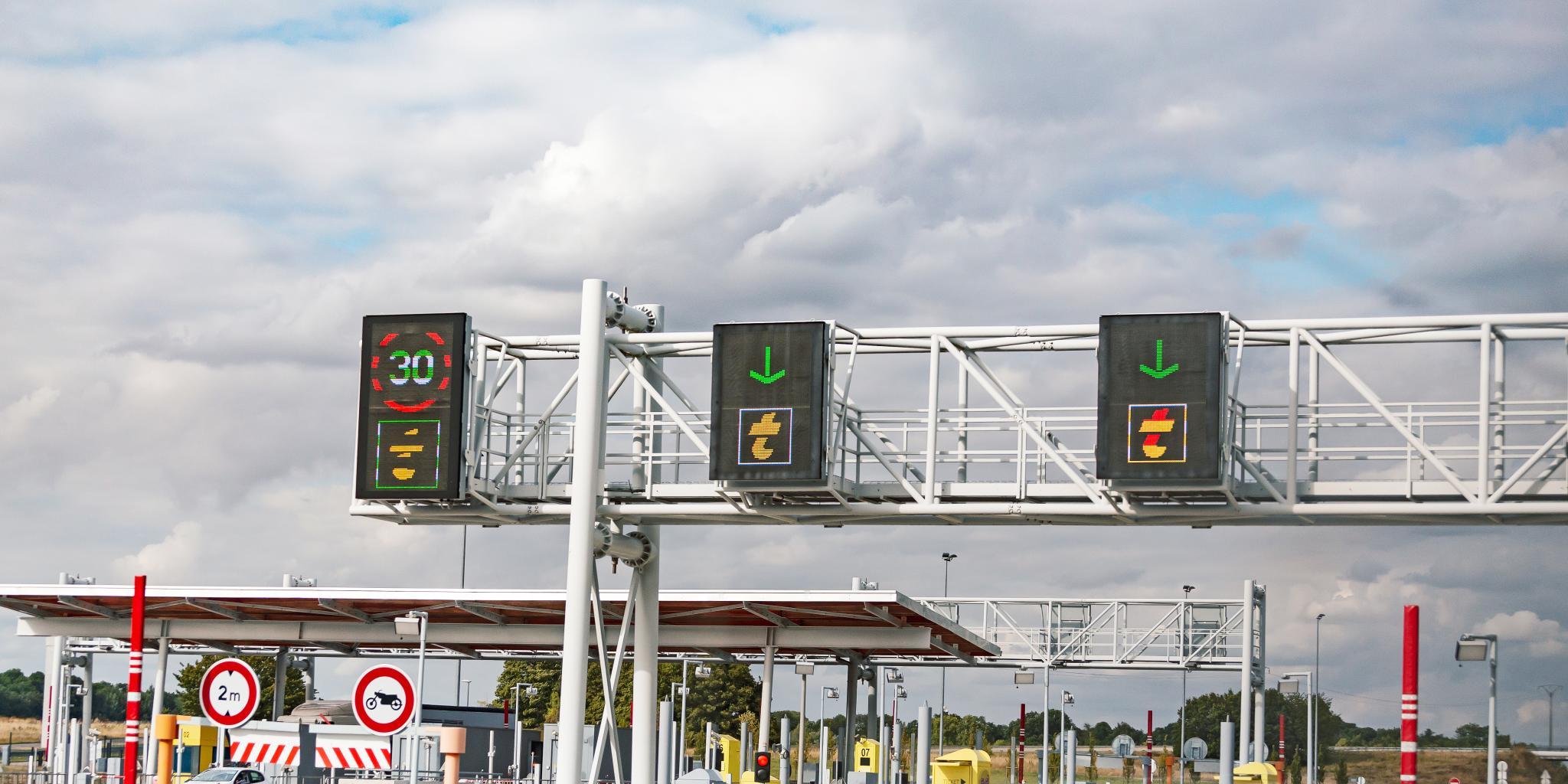 Tolpoort op Franse snelweg voor motorrijders