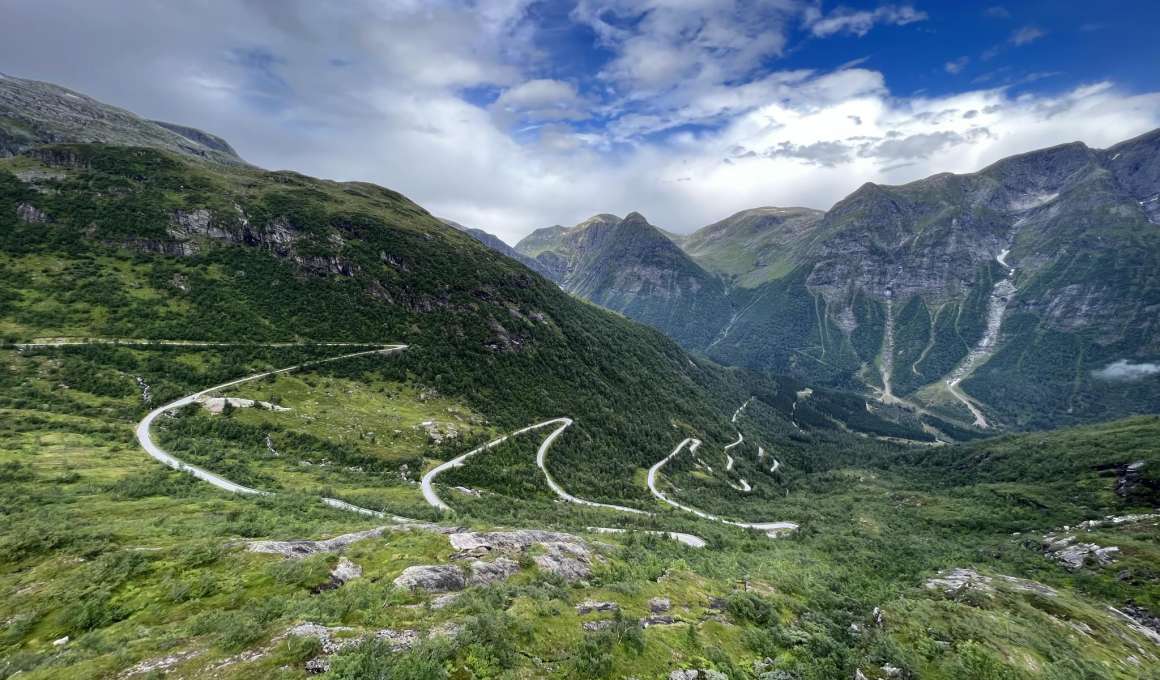 Een motorvakantie in Noorwegen 9 Bergweg met haarspeldbochten bij Geilo in Noorwegen