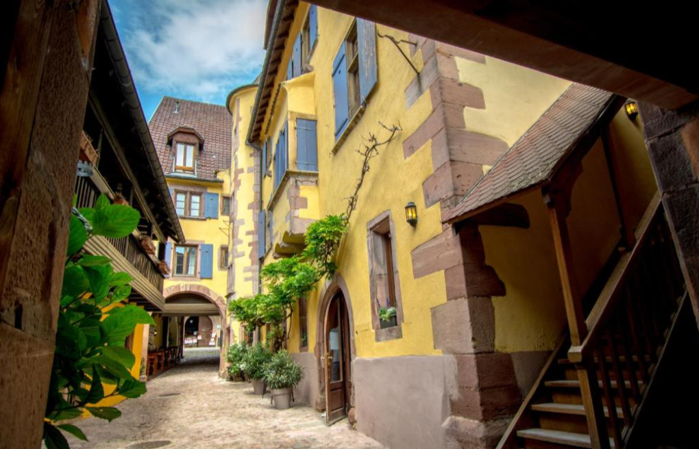 Voorkant hotel Vogezen