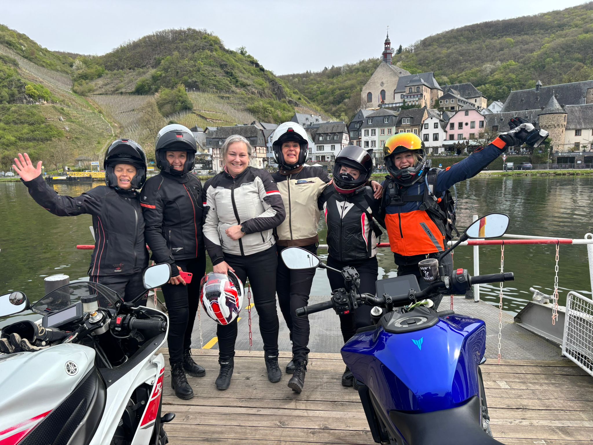 MotorMeiden: 4 landen tour