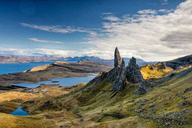 Rotsachtig heuvellandschap op Isle of Skye in Schotland